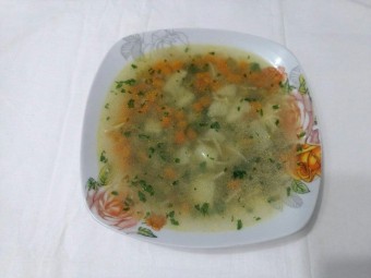 Постный суп с вермишелью и консервированным горошком