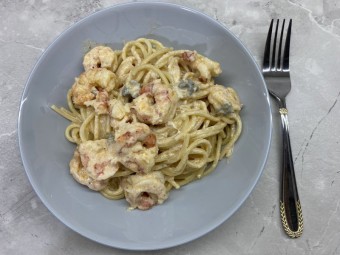 Спагетти с королевскими креветками в сливочном соусе