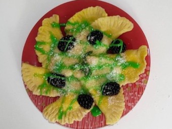 Нежные и сладкие равиоли с пикантным соусом