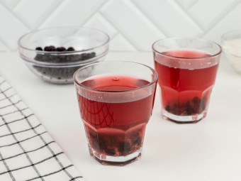 Простой компот из черной смородины