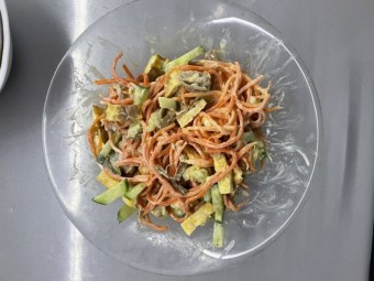 Салат «Корейский каприз» со свиным филе