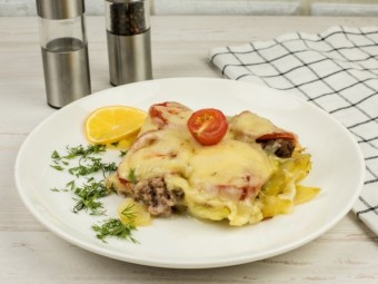 Картофельная запеканка с говяжьим фаршем и помидорами