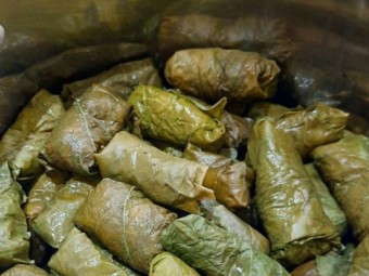 Долма с виноградными листьями