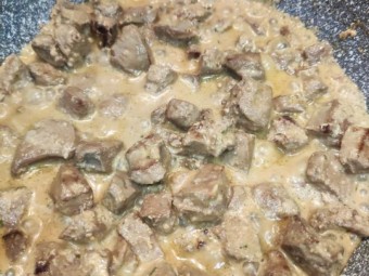 Тушеная говяжья печень