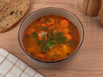 Суп с сосисками и вермишелью